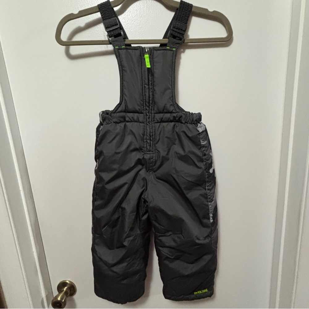 Pacific Trail toddler size 3T snow bibs in black Adjustable Elasticized Straps.